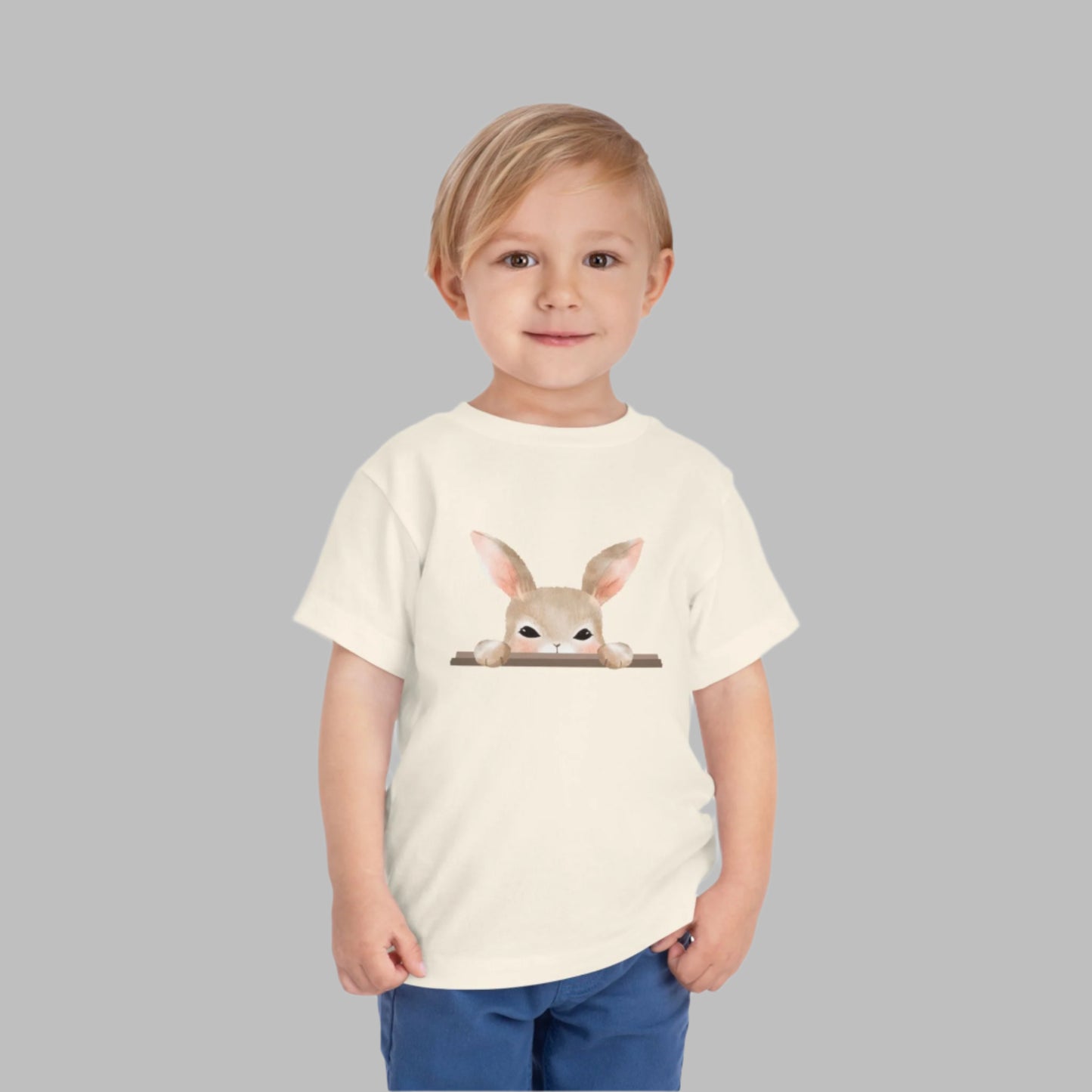 Bonita camiseta para niños pequeños con conejito que mira a escondidas