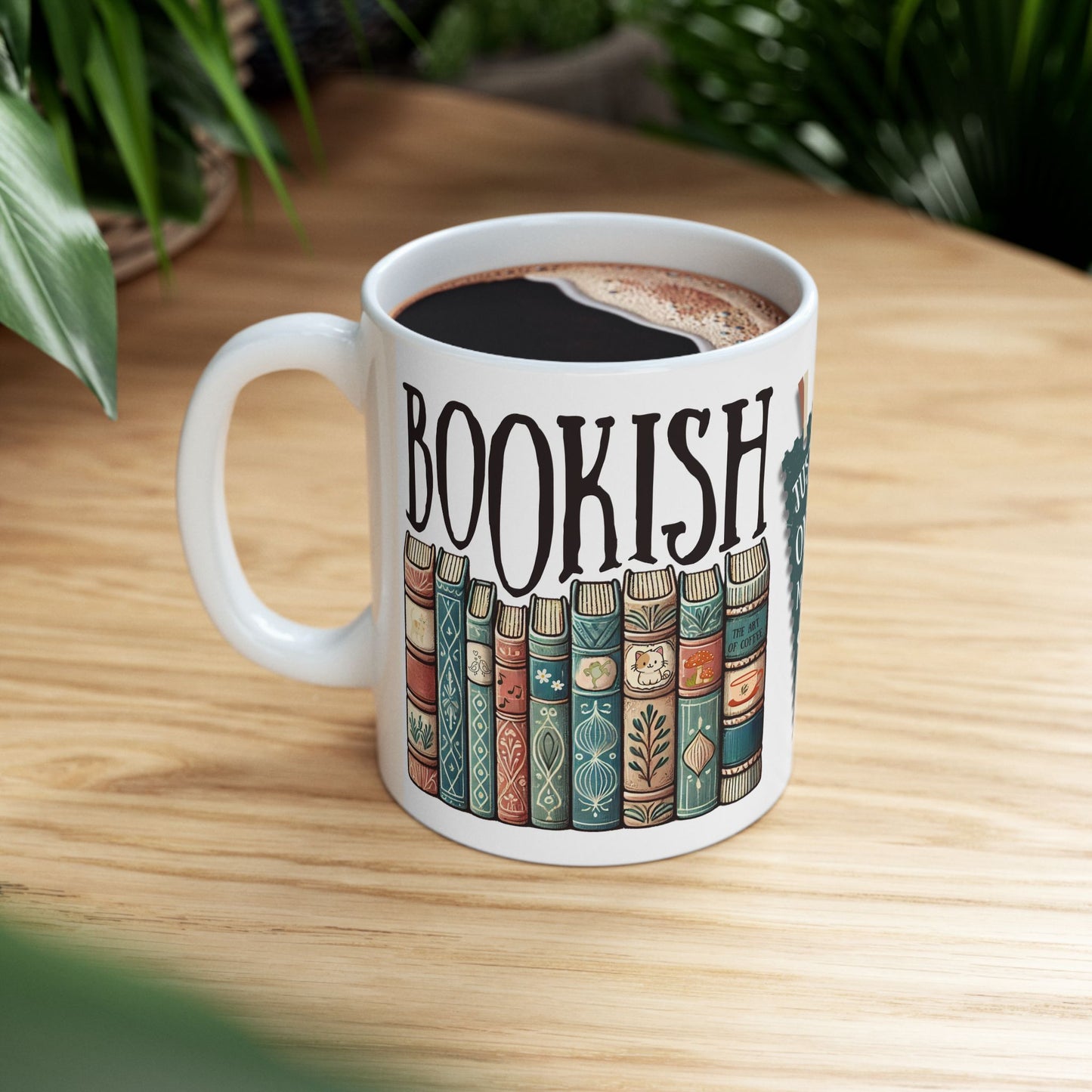 Taza de cerámica blanca Bookish disponible en 11 oz y 15 oz