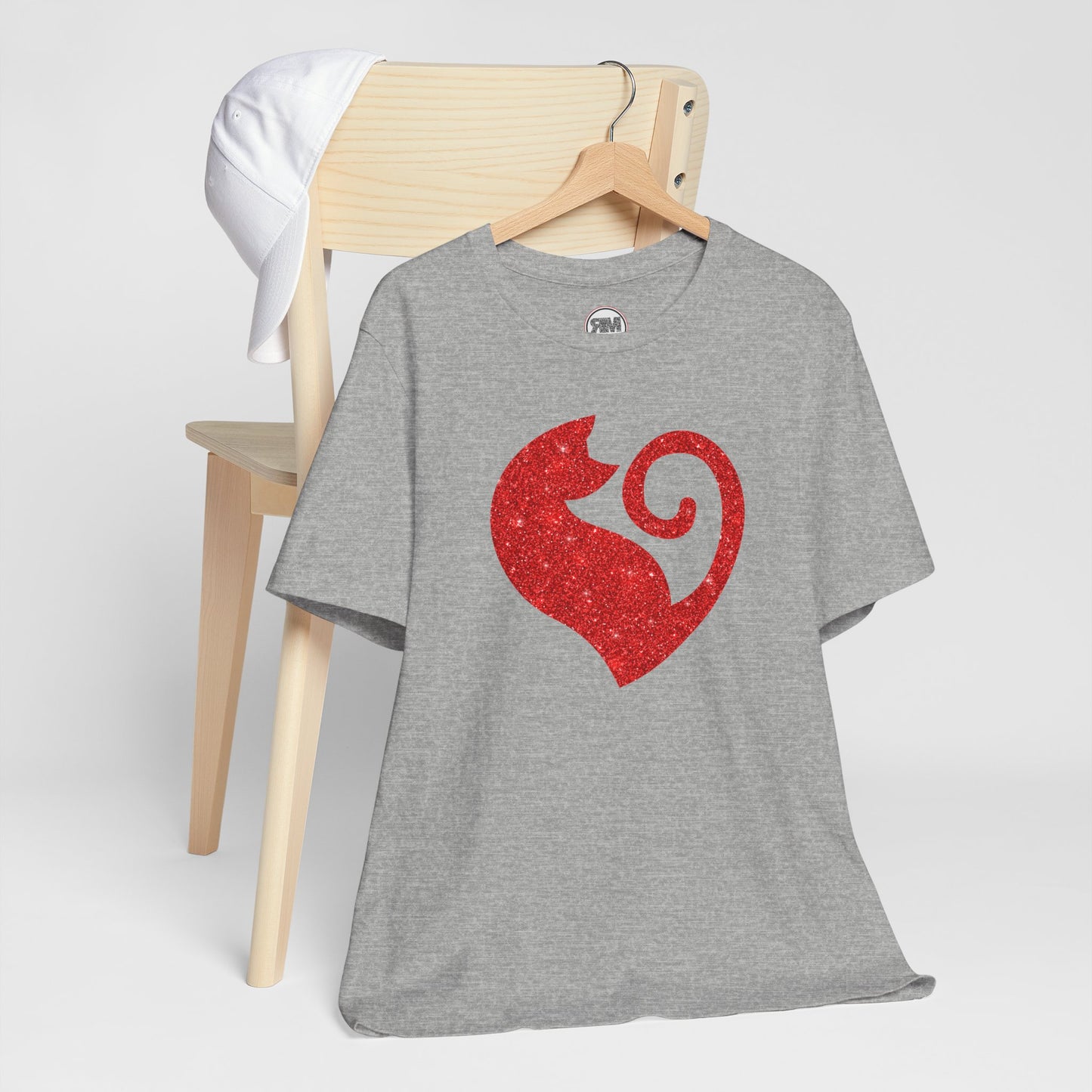 Camiseta con diseño de corazón de gato y purpurina roja