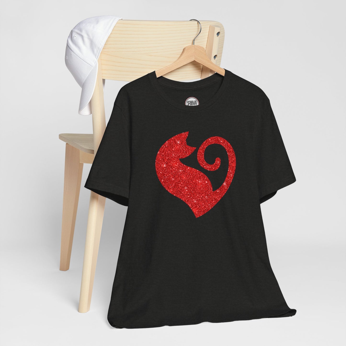 Camiseta con diseño de corazón de gato y purpurina roja