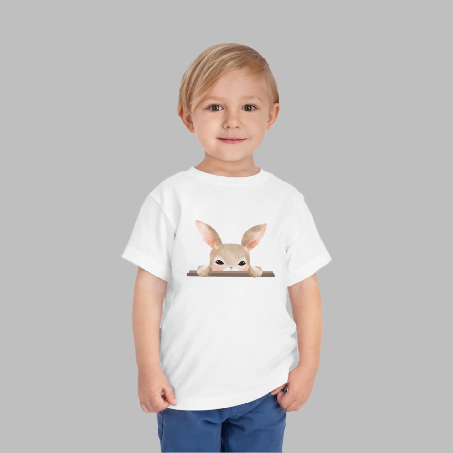 Bonita camiseta para niños pequeños con conejito que mira a escondidas