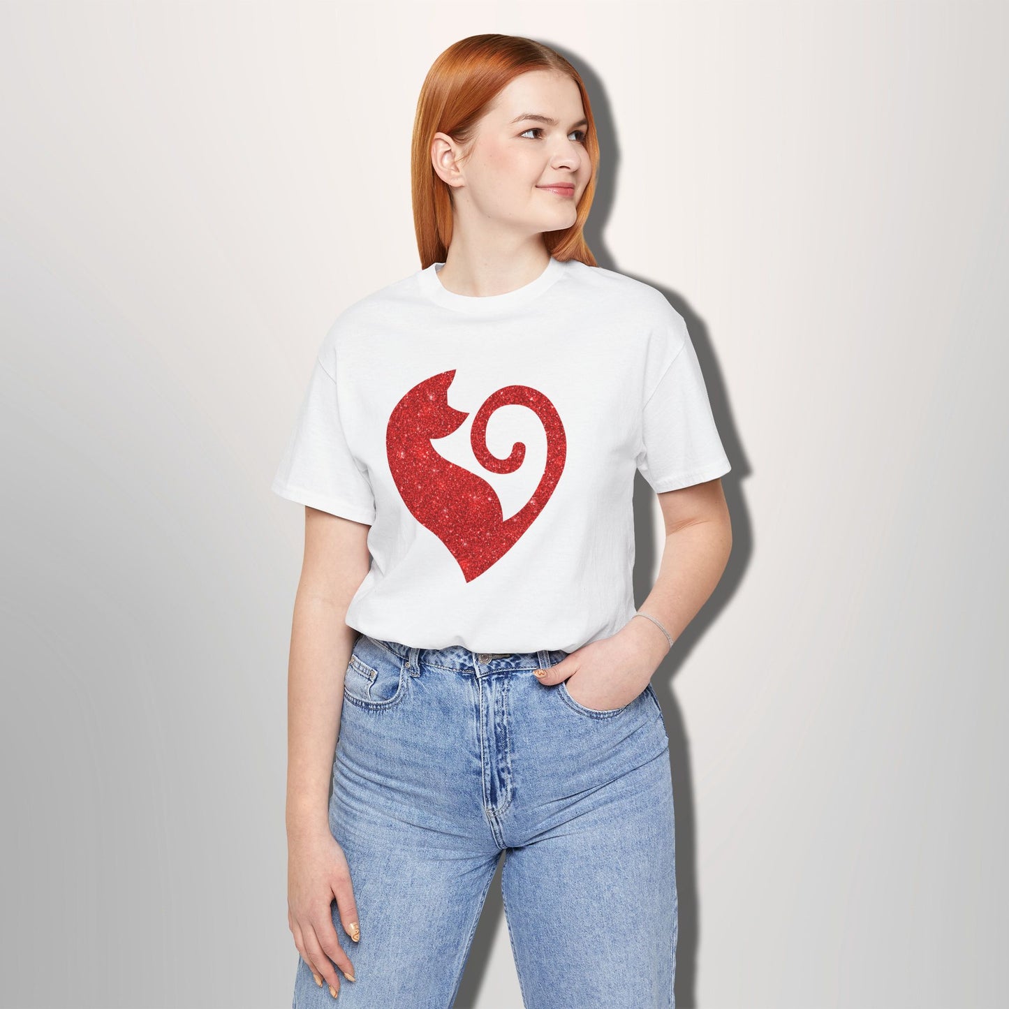 Camiseta con diseño de corazón de gato y purpurina roja