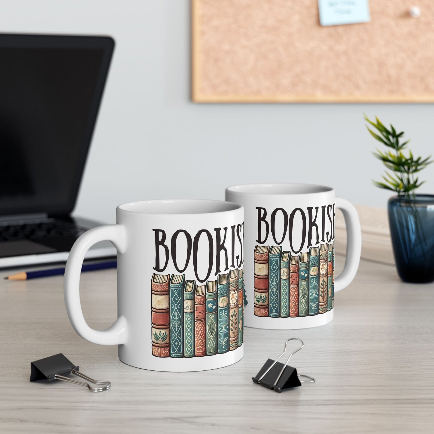 Taza de cerámica blanca Bookish disponible en 11 oz y 15 oz