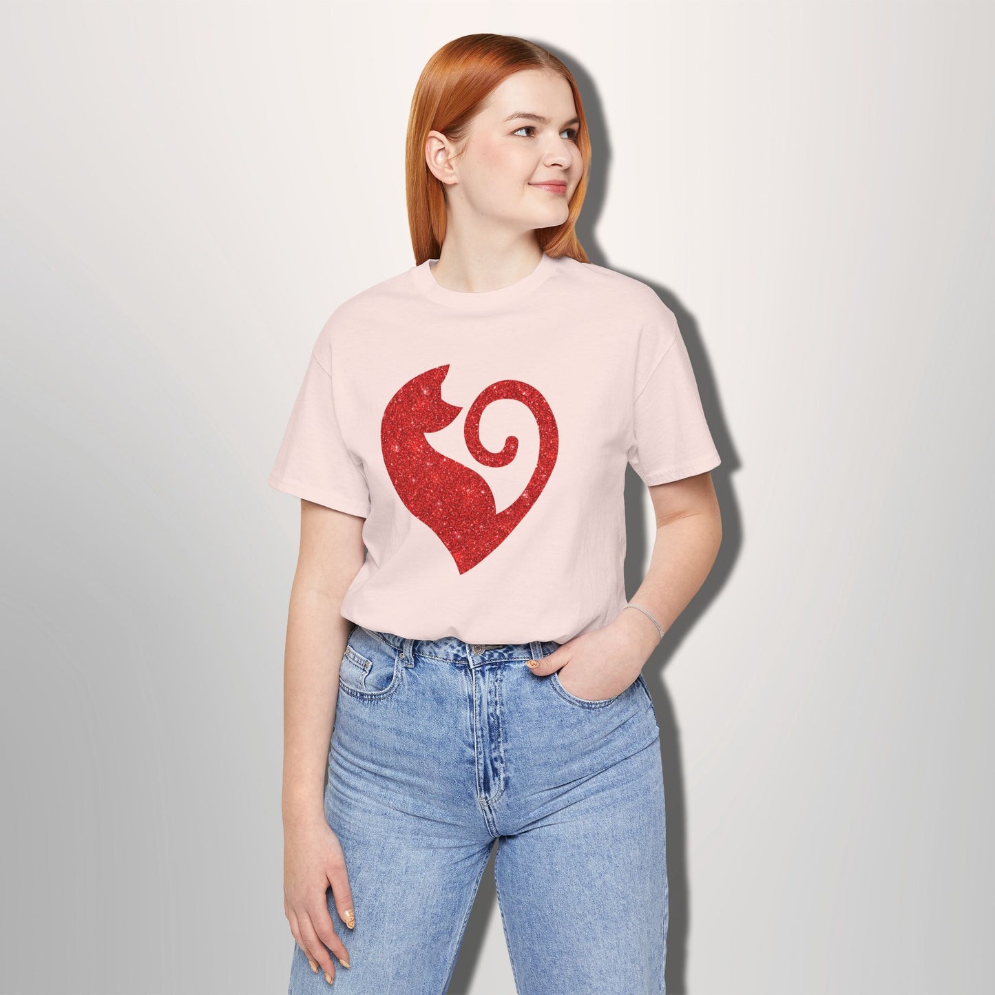 Camiseta con diseño de corazón de gato y purpurina roja
