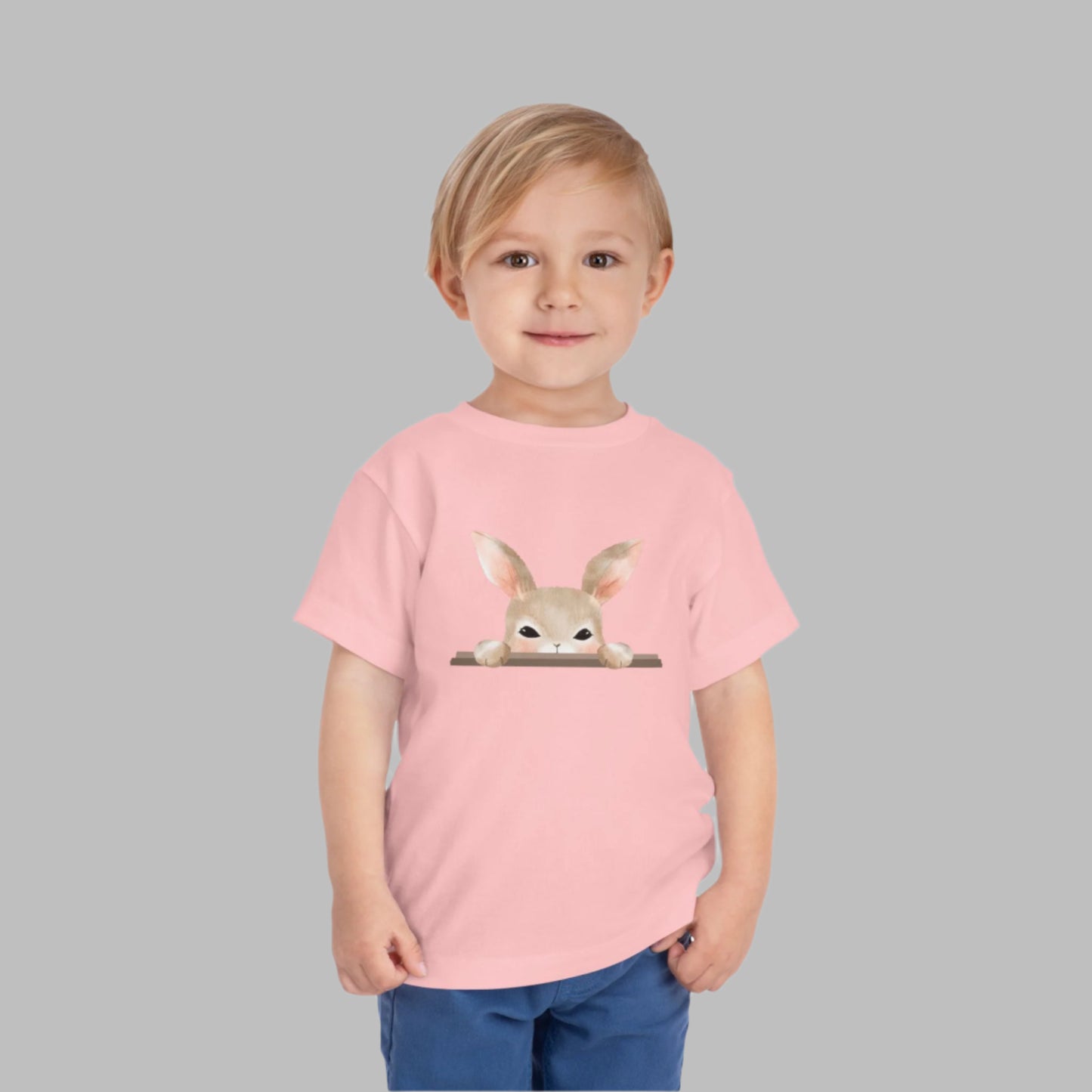 Bonita camiseta para niños pequeños con conejito que mira a escondidas