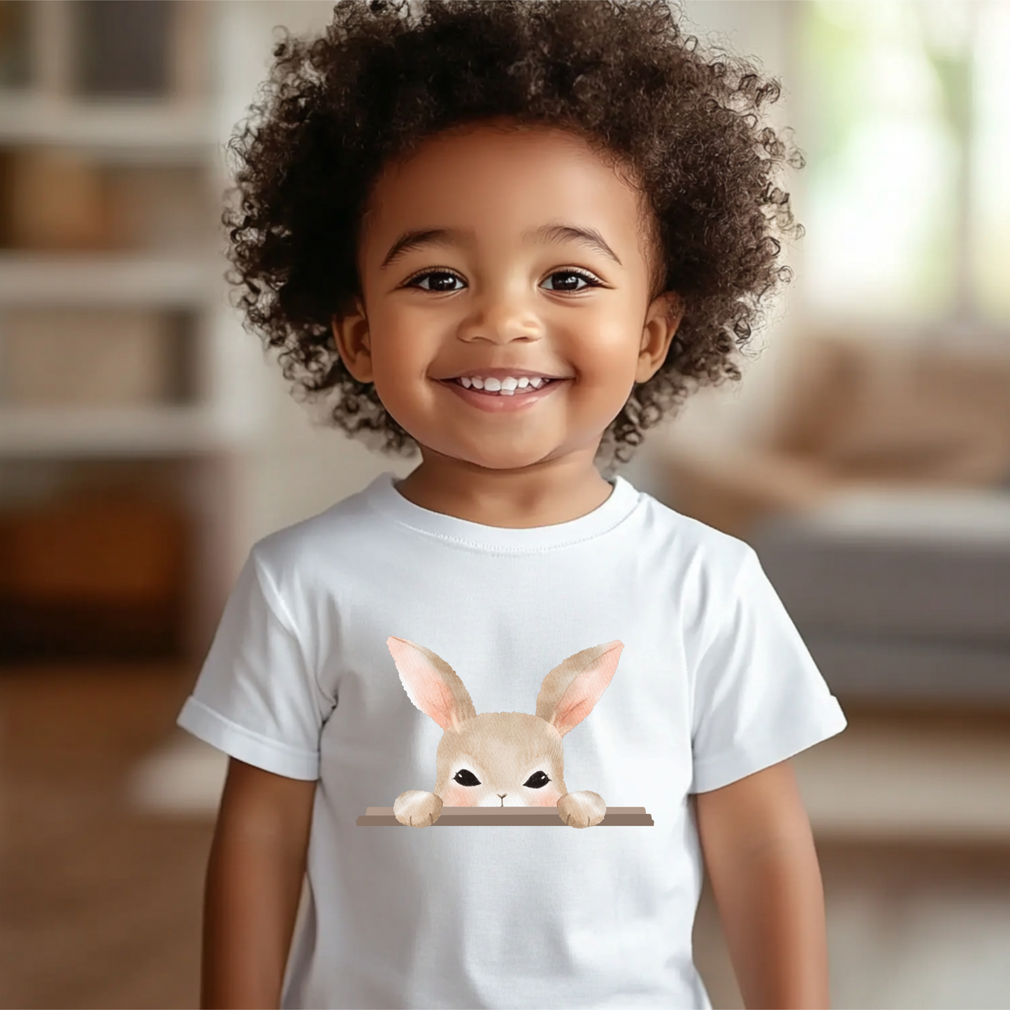 Bonita camiseta para niños pequeños con conejito que mira a escondidas